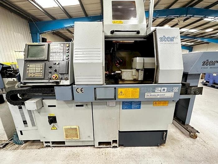 Frontansicht der Star SR-20 R II Maschine