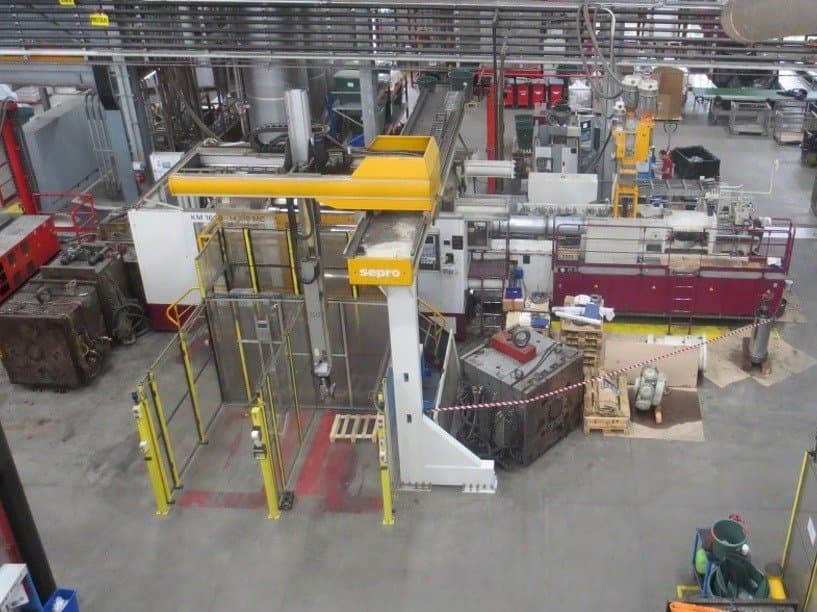 Frontansicht der Krauss Maffei KM 1600 MC SP 14700 Maschine