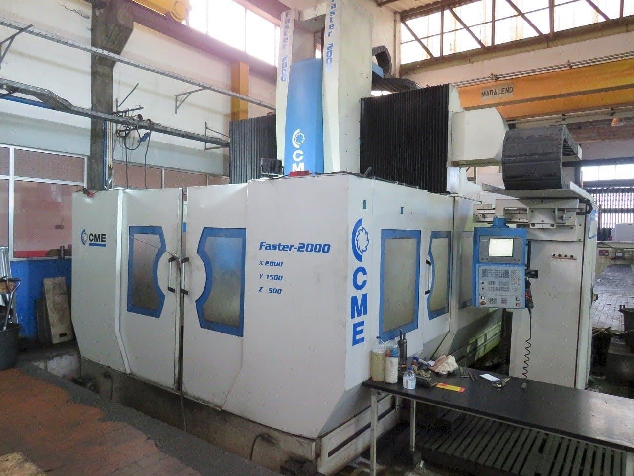 Frontansicht der CME Faster 2000 Maschine