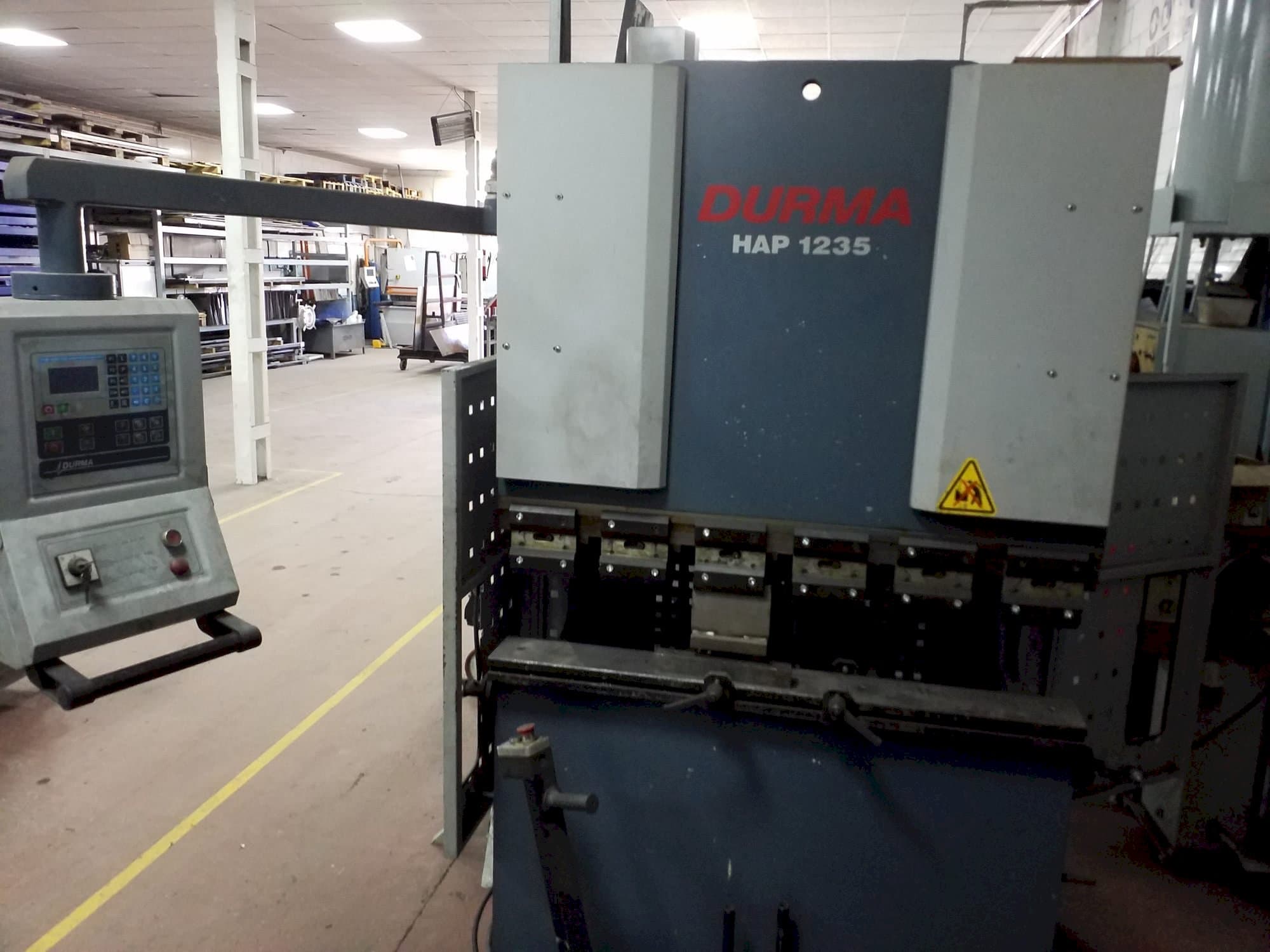 Frontansicht der Durma HAP-1235  Maschine