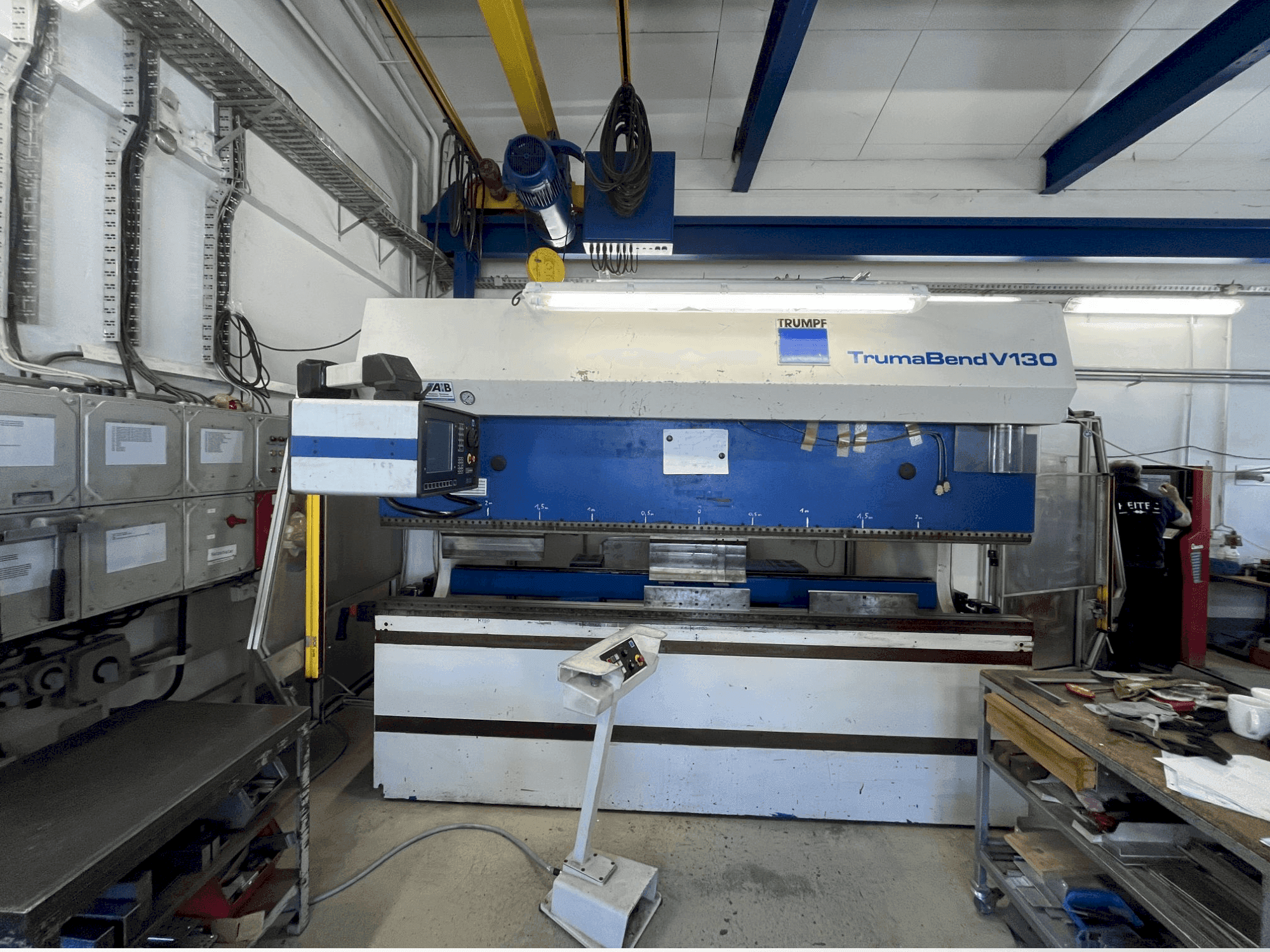 Frontansicht der TRUMPF TrumaBend V130 Maschine