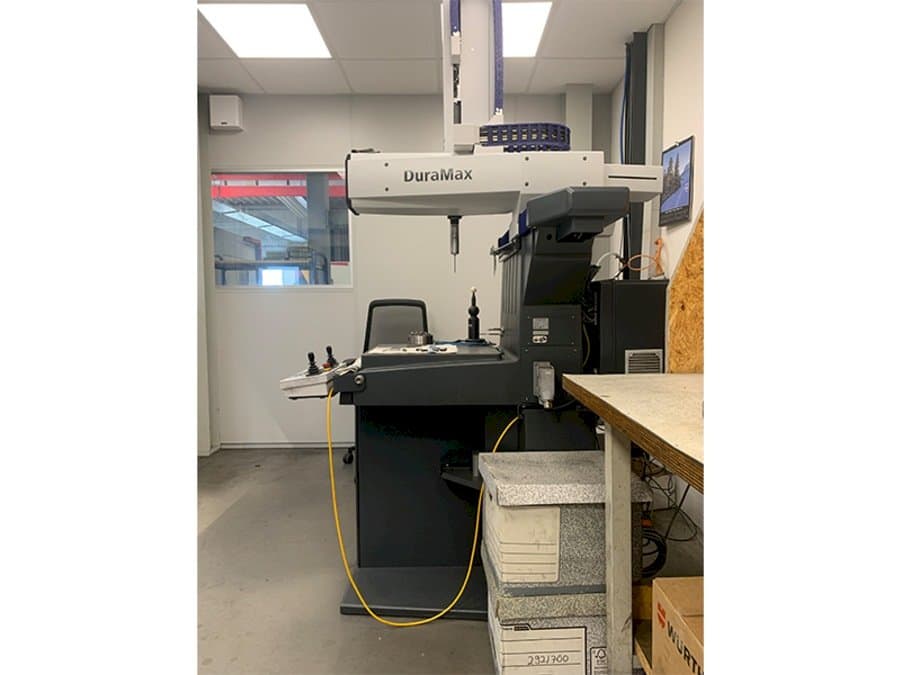 Frontansicht der ZEISS Duramax 3-D Maschine