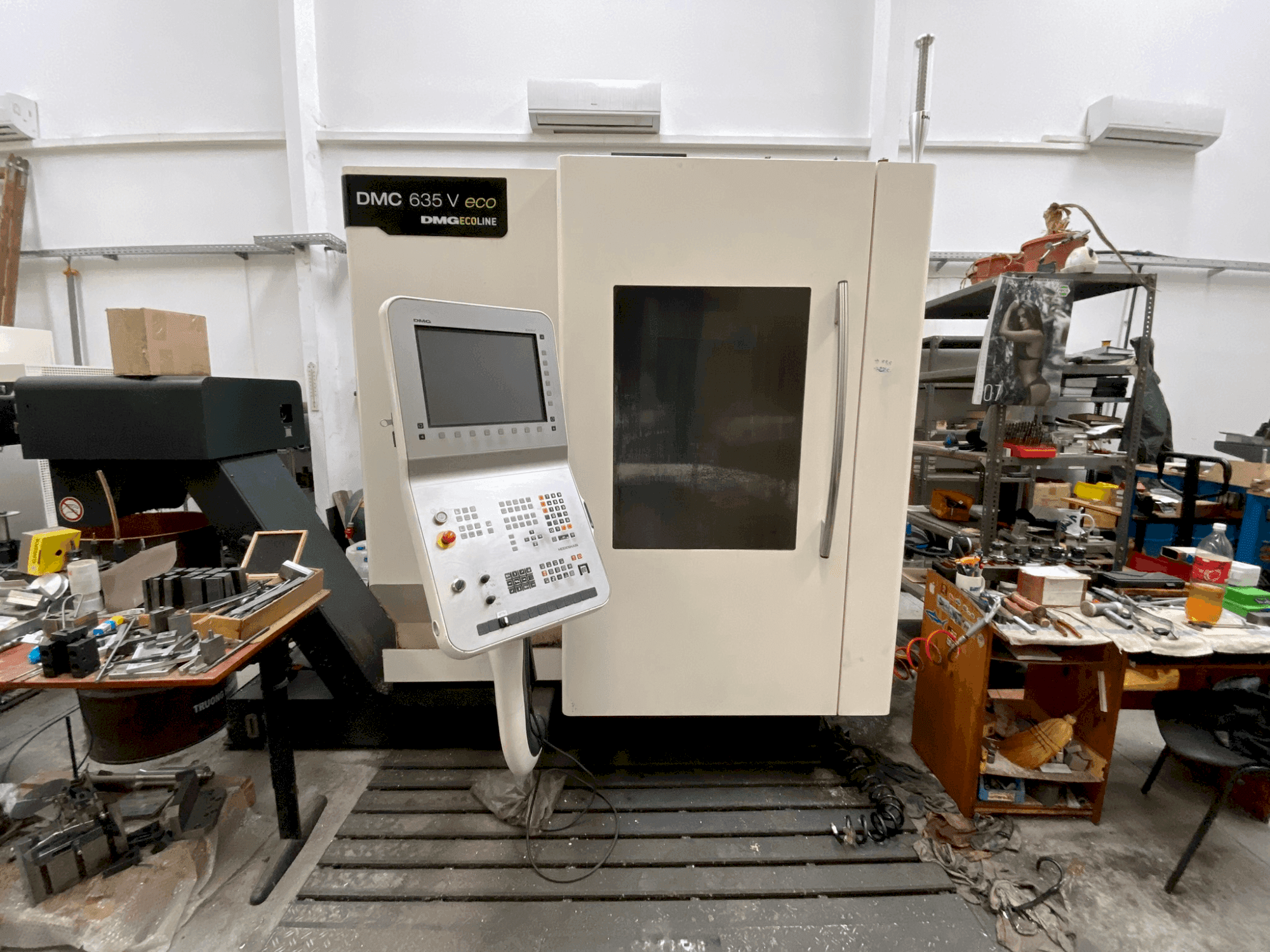 Frontansicht der DMG MORI DMC 635 V eco  Maschine