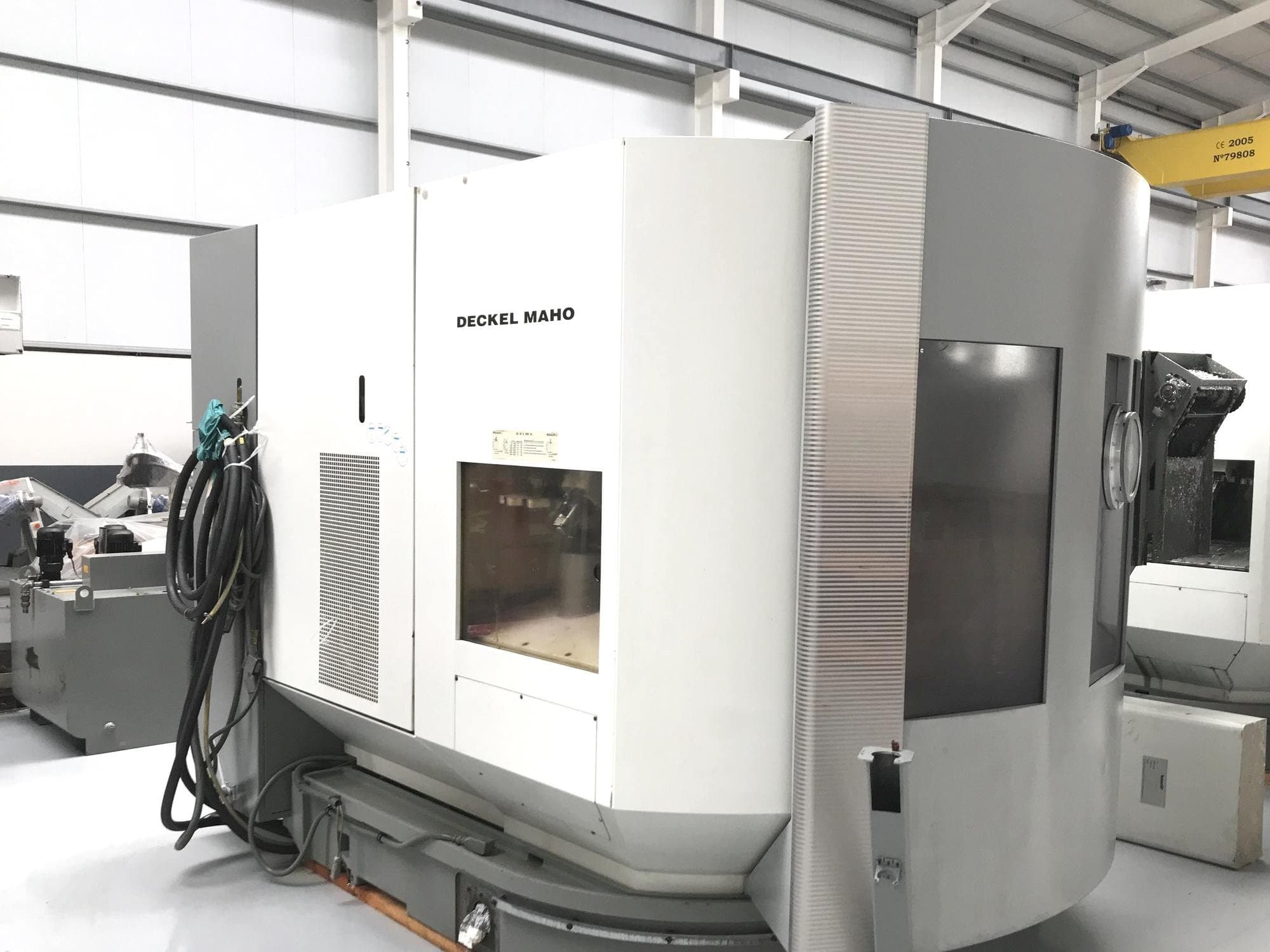 Frontansicht der DECKEL MAHO DMU80T Maschine