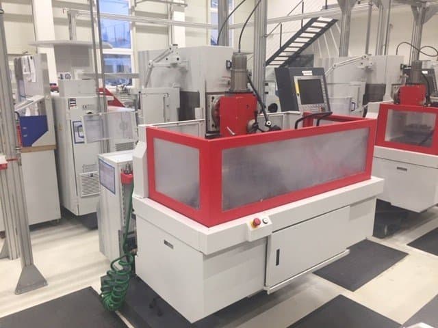 Frontansicht der EMCO Emcomat FB-450 MC Maschine