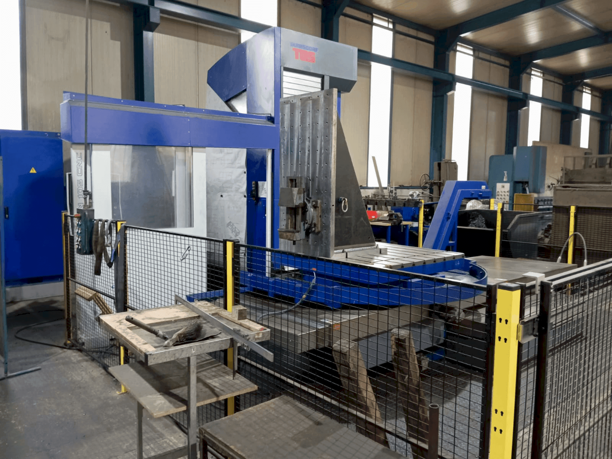 Frontansicht der TOS Vansdorf WHQ 105  Maschine