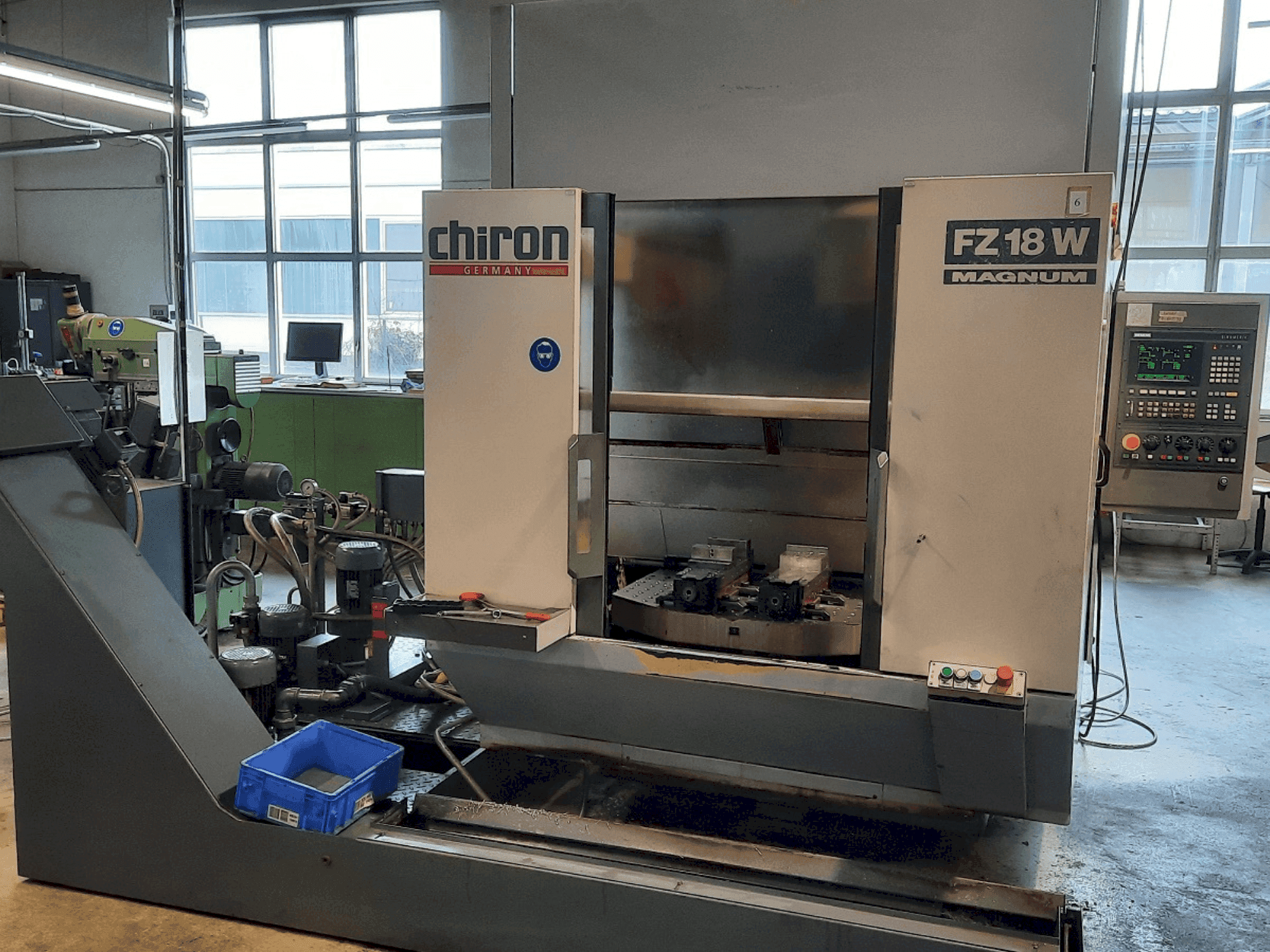 Frontansicht der CHIRON FZ 18 W  Maschine