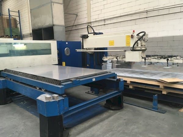 Frontansicht der Trumpf Trumatic L3050 Maschine