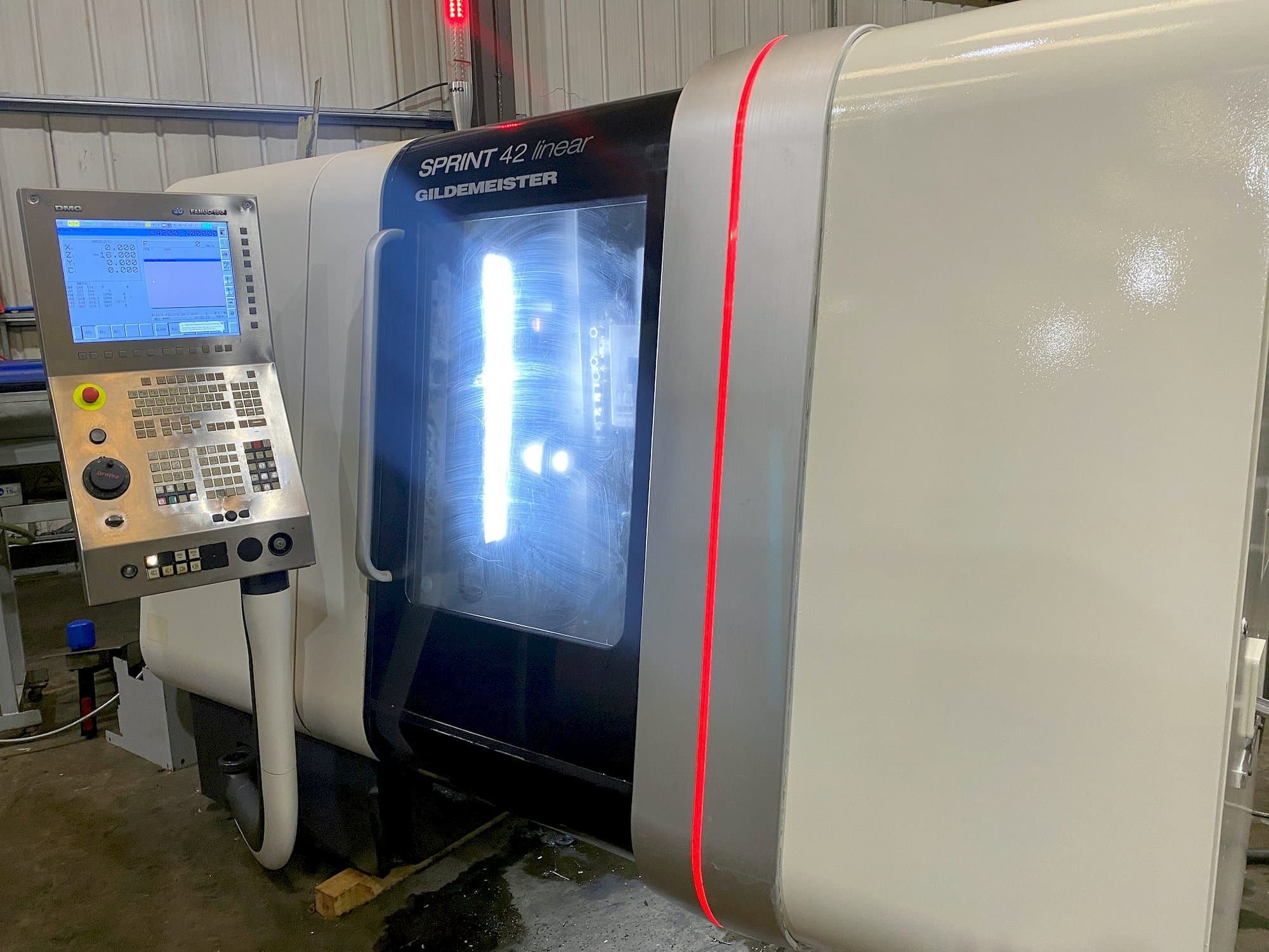 Frontansicht der DMG GILDEMEISTER SPRINT 42 linear Maschine