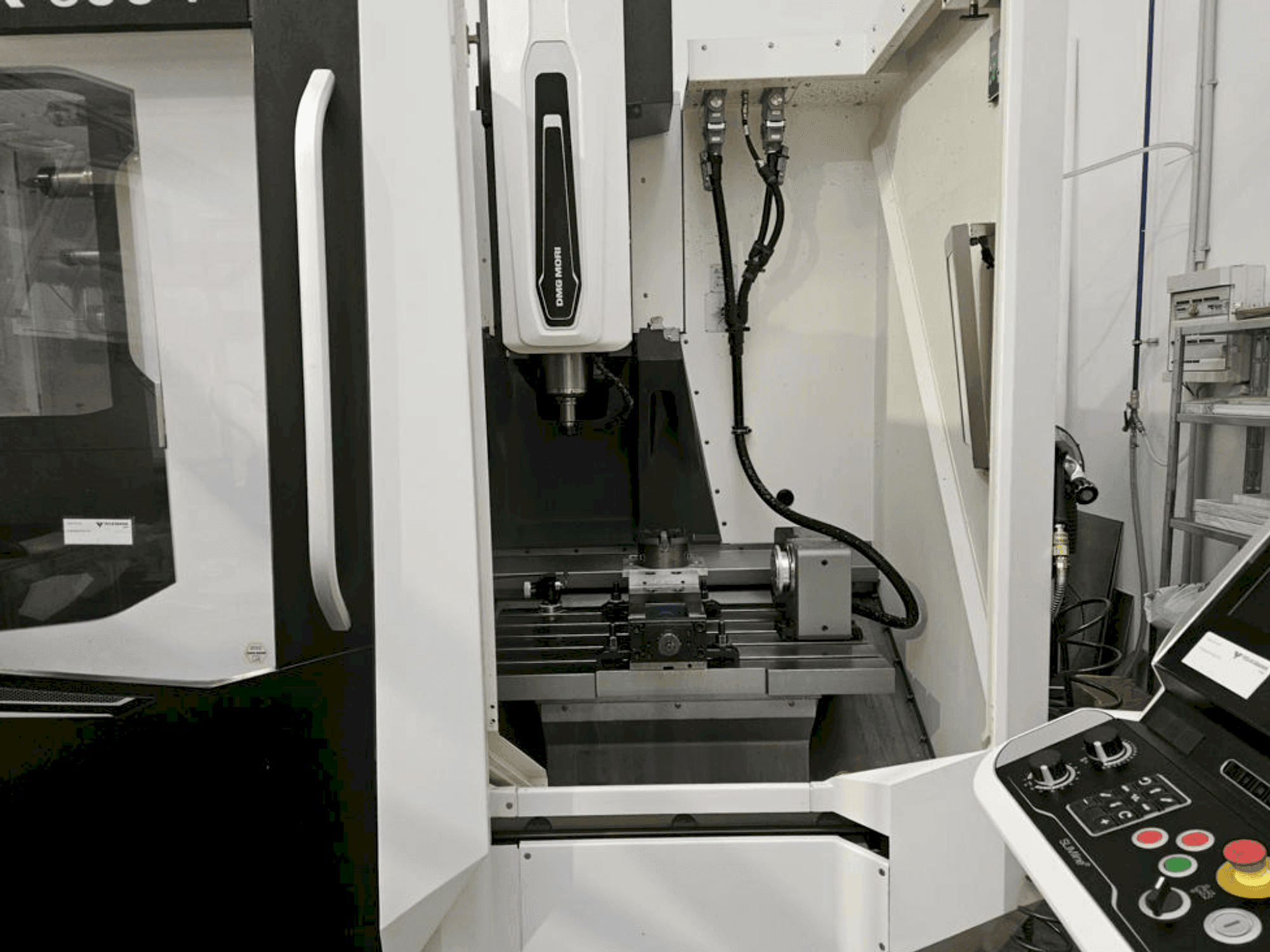 Frontansicht der DMG MORI CMX 600 V  Maschine