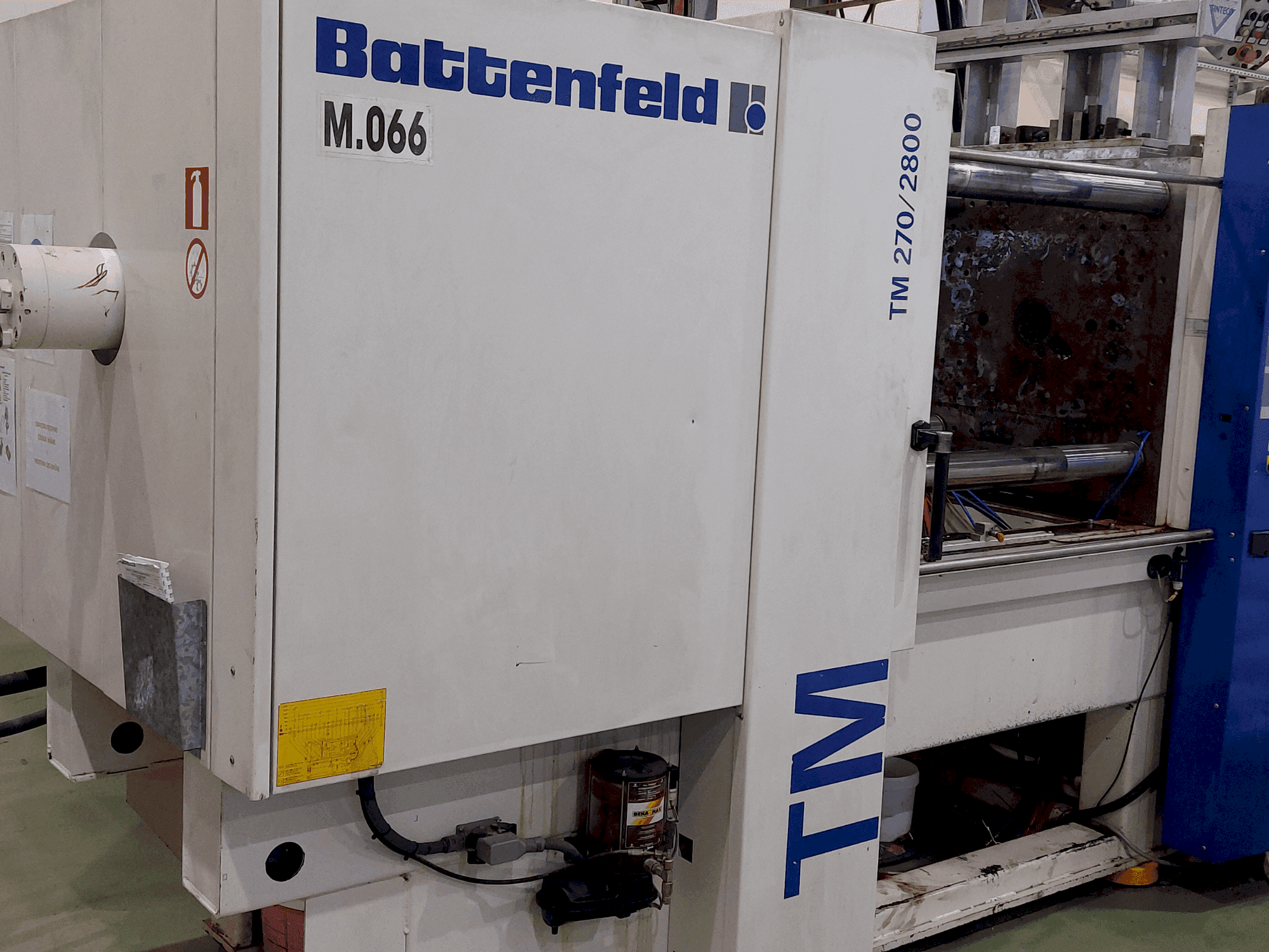 Frontansicht der Battenfeld TM 270 / 2800  Maschine