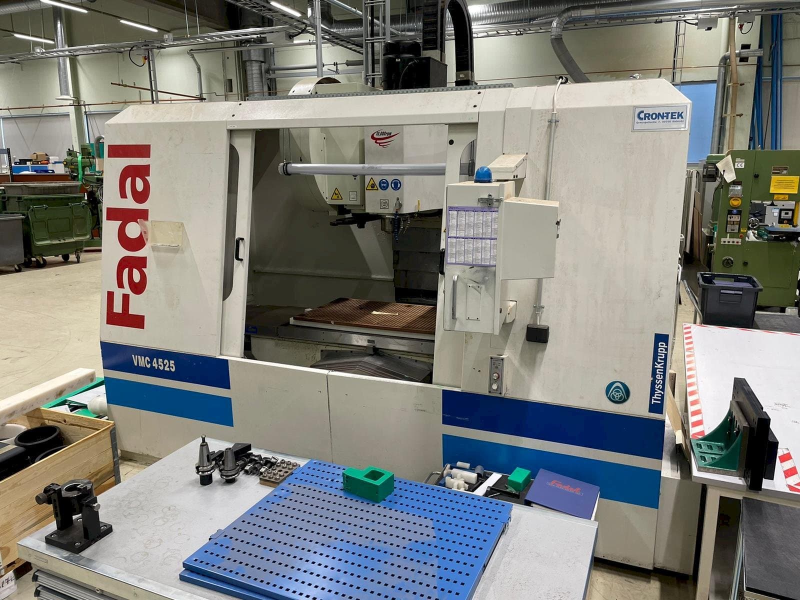 Frontansicht der FADAL VMC 4525 HT Maschine