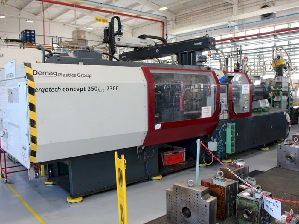 Linke Seitenansicht der DEMAG Ergotech 350/810-2300 Maschine
