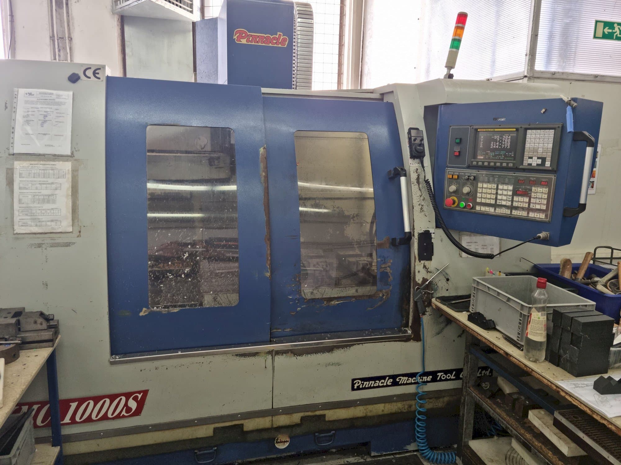 Frontansicht der Pinnacle VMC1000S Maschine