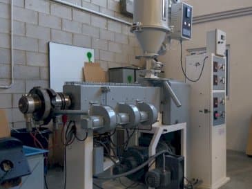 Linke Seitenansicht der Mateu & Solé EX 38 Maschine