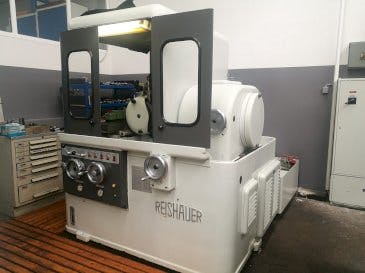 Frontansicht der Reishauer NZA  Maschine