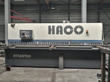 Frontansicht der HACO ATS 3206 Maschine