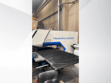 Frontansicht der TRUMPF TC2000R  Maschine