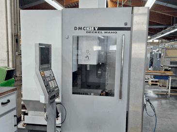 Frontansicht der DMG DECKEL MAHO DMC 635V Maschine