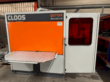 Frontansicht der CLOOS Qirox Micro Cell 1.1 M Maschine