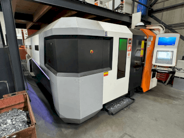 Frontansicht der ERMAKSAN Fibermak Momentum Gen-3 4,0,kW  Maschine