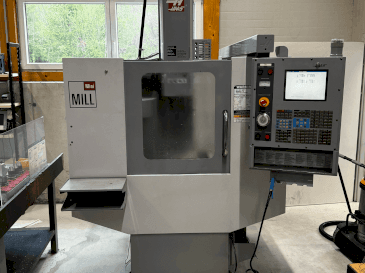 Frontansicht der HAAS Mini-Mill HE Maschine