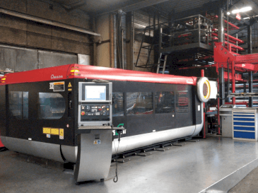 Frontansicht der AMADA LC-3015F1NT 4kW CO2 Maschine