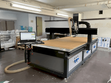 Frontansicht der HARMUTH F+3000  Maschine