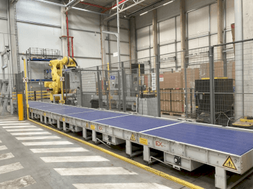 Frontansicht der FANUC M-2000iA/1700L Maschine