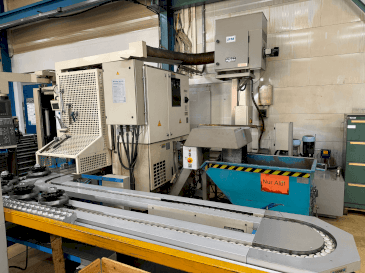 Frontansicht der Okuma 2003  Maschine