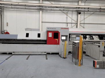 Frontansicht der Durma HD-TC60170 Maschine