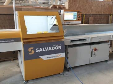 Frontansicht der SALVADOR Superpush 200 Maschine