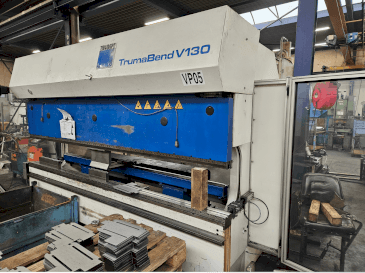 Frontansicht der TRUMPF TrumaBend V130 Maschine