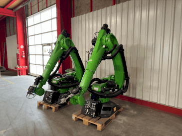 Frontansicht der KUKA KR 90 R3700 prime K Maschine