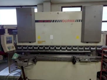 Frontansicht der Durma HAP 30160  Maschine