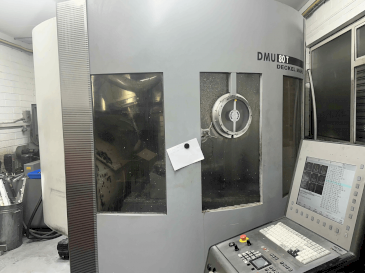 Frontansicht der DECKEL MAHO DMU 80T (2002)  Maschine