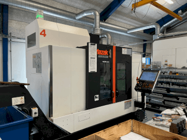 Frontansicht der Mazak VCN-530C Maschine