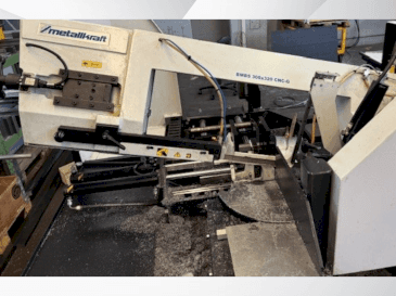 Frontansicht der Metallkraft BMBS 300X320 Maschine