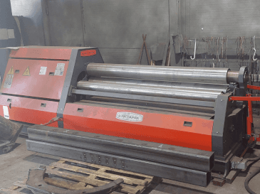 Frontansicht der Akyapak AHS 20/06  Maschine