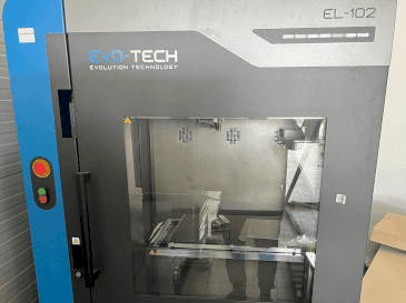 Frontansicht der EVO-tech EL-102 V2 Maschine