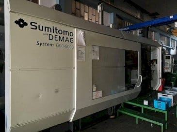 Frontansicht der Sumitomo Demag 1300-8000  Maschine