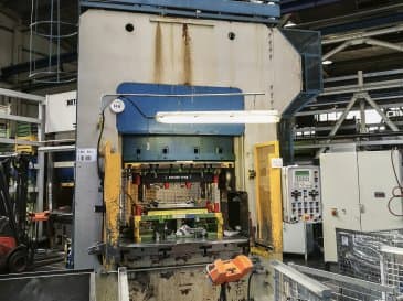 Frontansicht der SMERAL LKT 250 Maschine