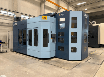 Frontansicht der Matsuura MAM72-35V Maschine