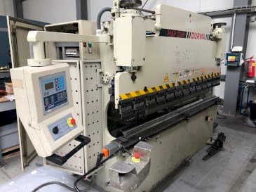 Frontansicht der Durma HAP 2560  Maschine