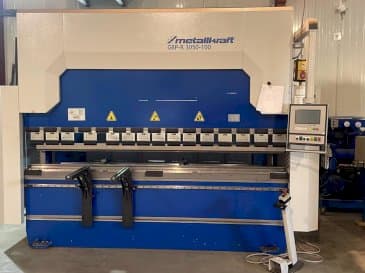 Frontansicht der Metallkraft  GBPR30540-100  Maschine