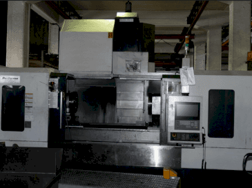 Frontansicht der Akira Seiki Performa HV 8A Maschine