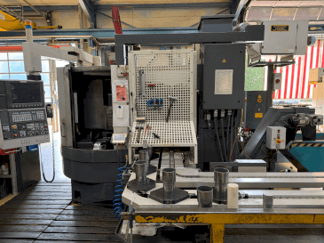 Frontansicht der Okuma LVT 300-M  Maschine