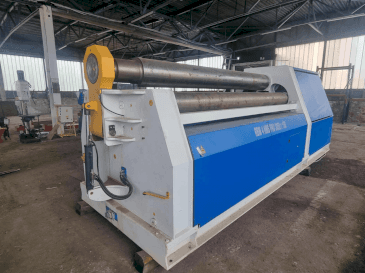 Frontansicht der Metallkraft RBM 4 HMS Pro 3050-150 Maschine