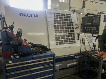 Frontansicht der Okuma EURO CENTER V50 Maschine