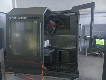 Frontansicht der DECKEL MAHO MH 800 C Maschine